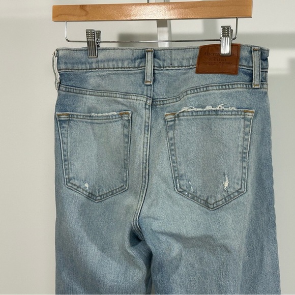 Abercrombie & Fitch Women’s 90s Slim Jeans 30x34 Light Wash Distressed Vintage - Picture 4 of 5